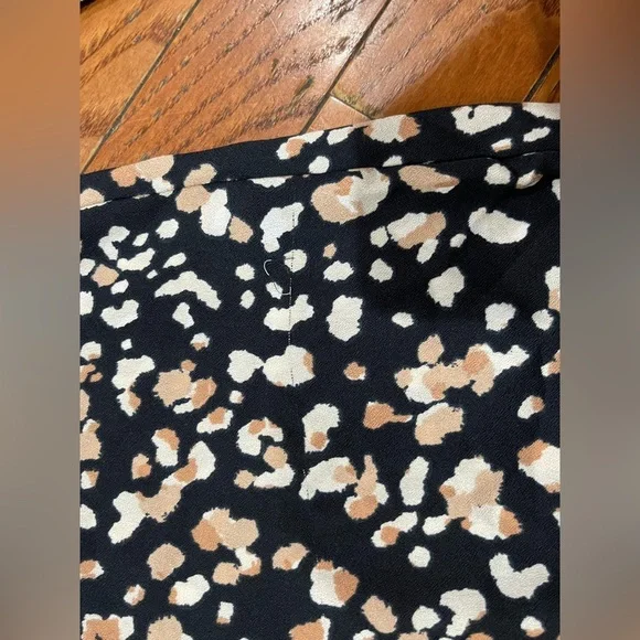 Gilli Black Dress with White and Tan Floral Pattern - Picture 9 of 10